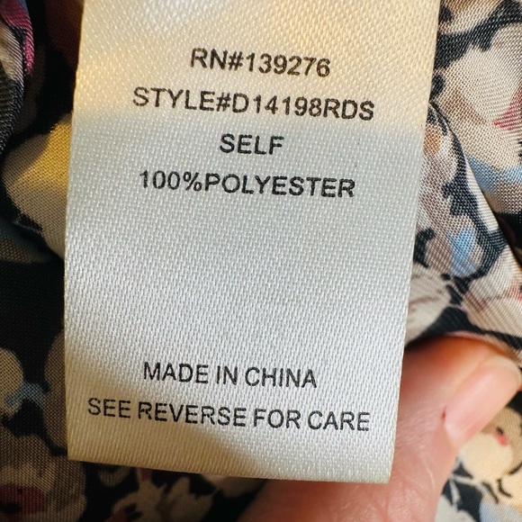 Daniel Rainn High Low Split Neck Floral Blouse Size Medium - Picture 9 of 9